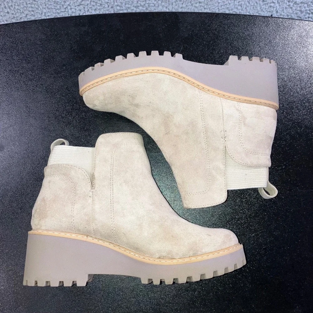 DV Dolce Vita RIELLE Suede‎ Lug Sole Wedge Chelsea Boots Women 8 Waterproof
